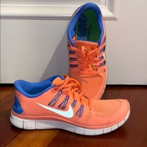Nike women’s sneakers peach.